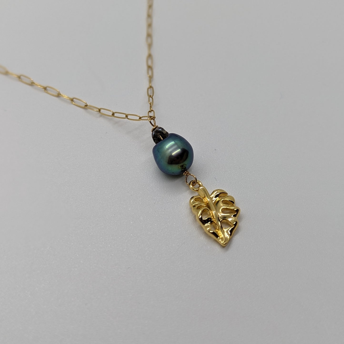 Monstera Leaf & Pearl Necklace