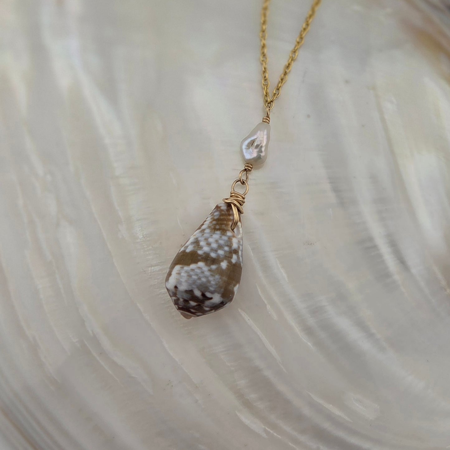 Cat Cone Shell Necklace with Keshi Pearl